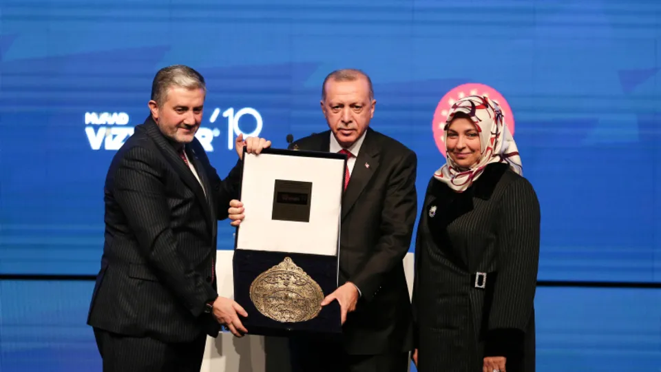 MÜSİAD Başkanı'ndan Başkan Erdoğan'a hediye usturlab