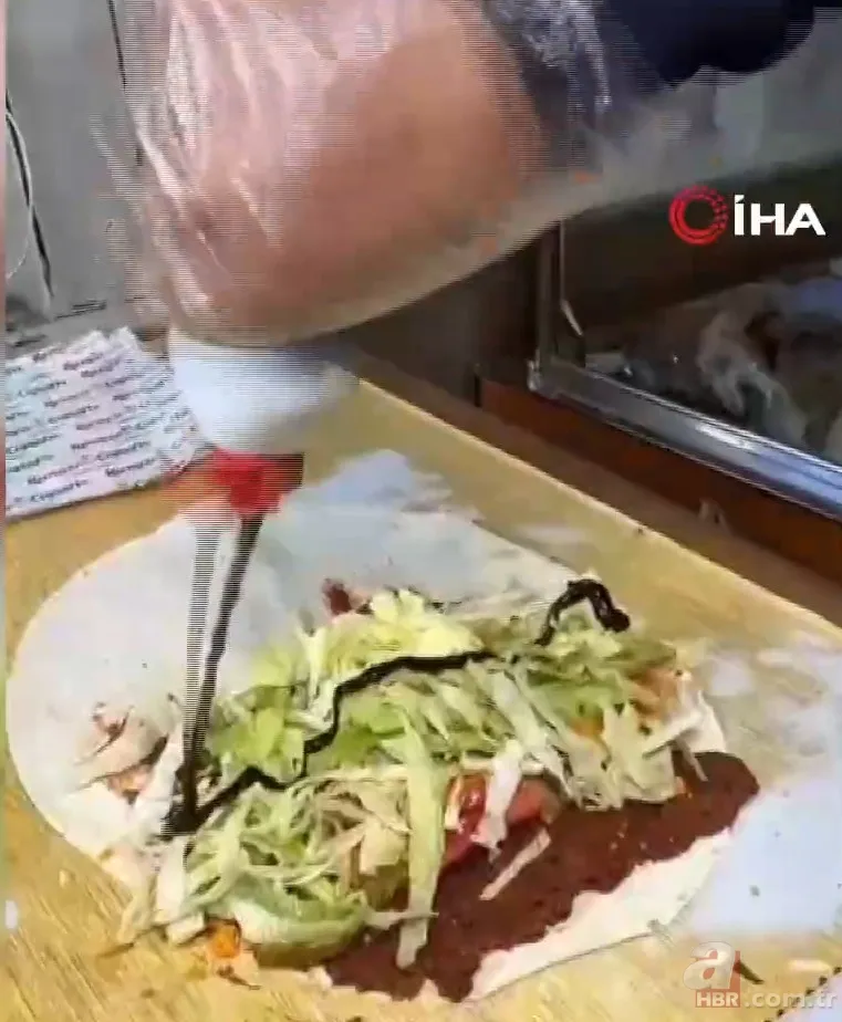 Türkiye o görüntüleri konuşuyordu! Çiğköfteye deterjan kabıyla sos döken esnafa ceza kesildi 2