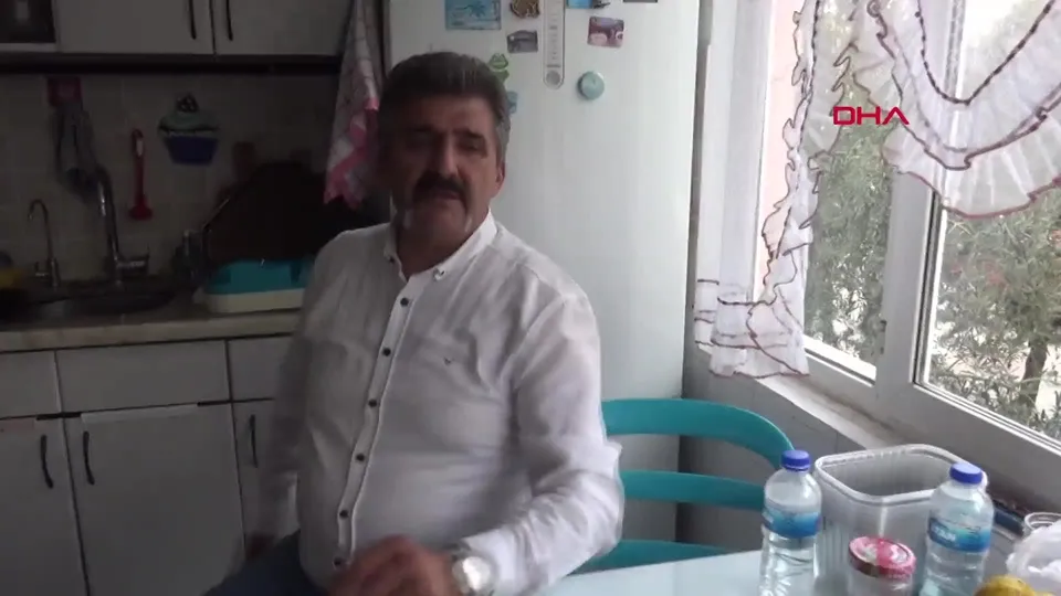 Bursa’da 59 yaşındaki adam 40 yıldır cam yiyor