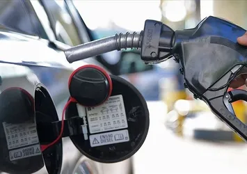 Petrol fiyatları düşüşe geçti: Brent petrolün varil fiyatındaki iniş sürüyor