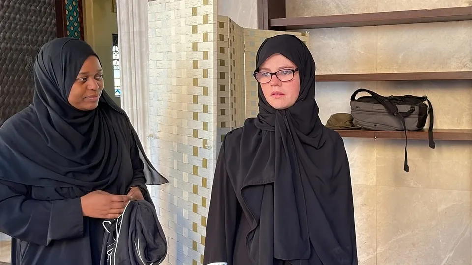 Dünya Kupası için Katar'a giden yabancı turistler İslam'la tanışıyor