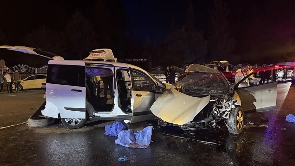 Tekirdağ'da otomobiller çarpıştı: 2'si çocuk 6 yaralı
