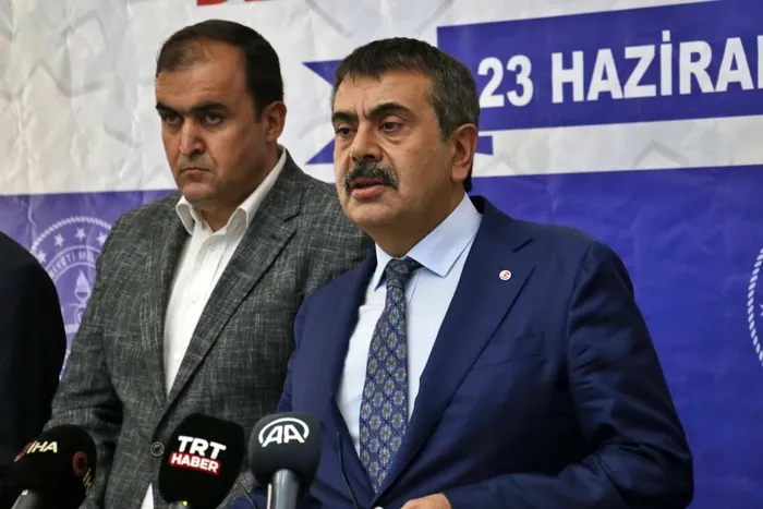 meb-resmen-duyurdu-ogretmenlik-meslek-kanunu-tbmmye-geliyor-iste-tarih-1715701079822.jpg MEB resmen duyurdu! Öğretmenlik Meslek Kanunu TBMM'ye geliyor! İşte tarih... - 2