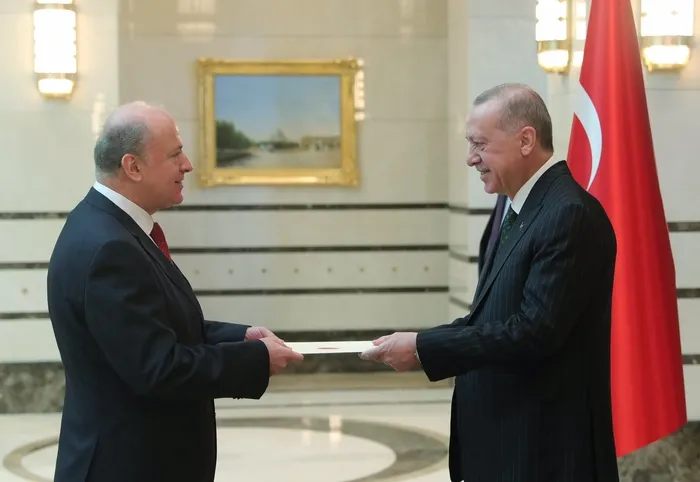 Arnavutluk Büyükelçisi Ribo, Başkan Erdoğan’a güven mektubu sundu! Erdoğan’dan Korona selamı
