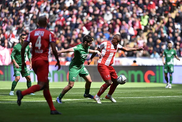 Antalyaspor evinde Giresunspor'u 4-1 yendi | MAÇ SONUCU - 3