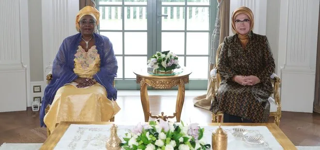 Emine Erdoğan Nijer Cumhurbaşkanının eşi Hadja Aissata Issoufou ile bir araya geldi