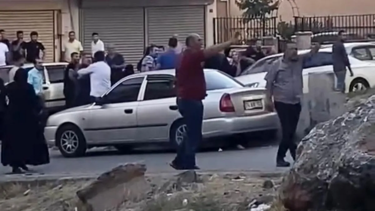 Pendik'te dehşet anları! Taşlı sopalı kavga