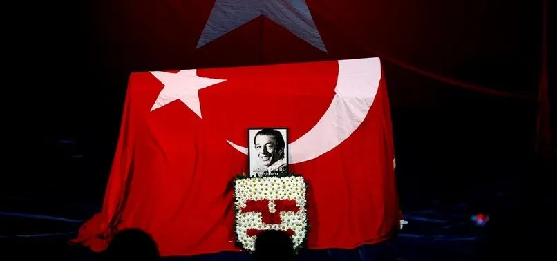Sevenleri usta oyuncu Münir Özkul’u son yolculuğuna uğurladı