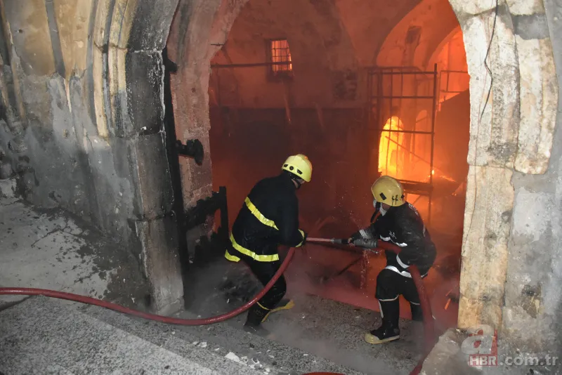 Osmanlı'nın 200 yıllık emanetiydi! Çok sayıda dükkan yandı... 2