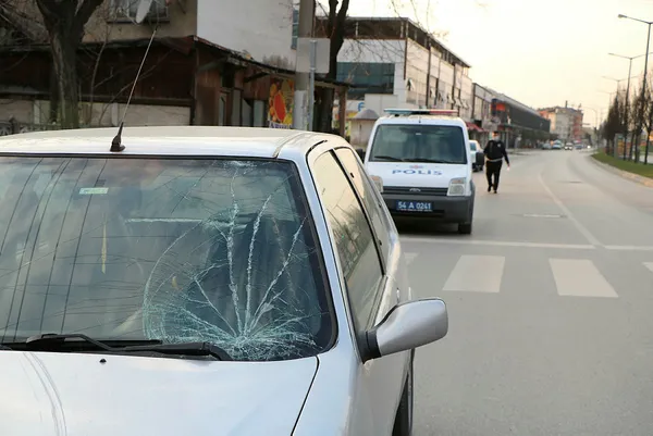 1617471388299.jpg "Ben daha ölmedim mi?" diyerek kendini başka bir aracın altına attı! Sakarya'da akıllara durgunluk veren olay - 4