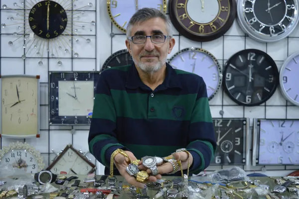 Osmanlı'dan kalan saatler bile var! Emanet saatlere 44 yıldır sahip çıkıyor - 1