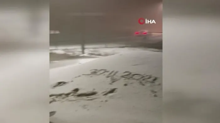 Soğuk havanın ardından birçok bölgeye mevsimin ilk karı düştü - 12