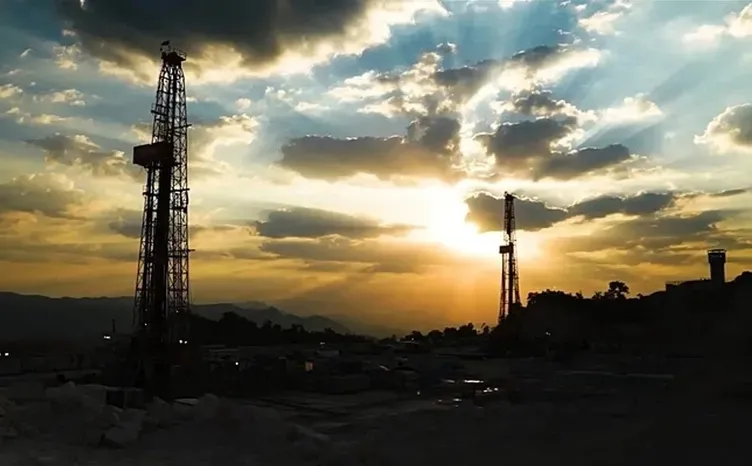 Diyarbakır Türkiye’nin yeni petrol üssü oluyor: 4 bin metre derinlikte tarihi keşif! Silvan-Bismil hattından ilk görüntüler geldi - 3