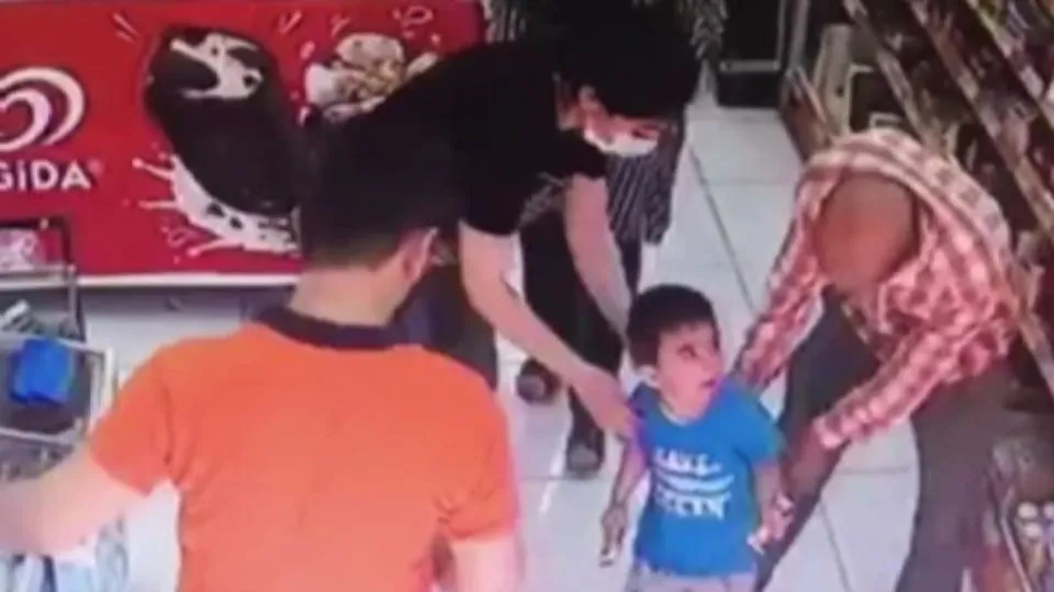 Mardin’de görevli imam soluk borusuna şeker takılan çocuğu ölümden kurtardı