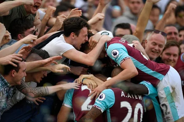 Stadyumlarda turnikeler yeniden dönecek! Premier League için flaş karar