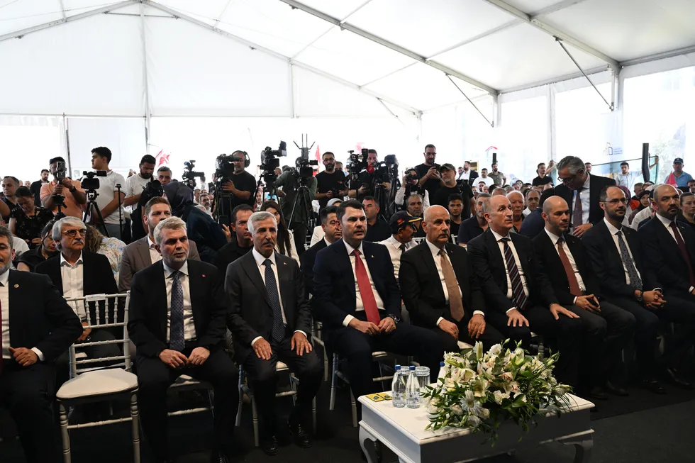 1785605217905.jpg "Söz verdiysek yaparız" - 2