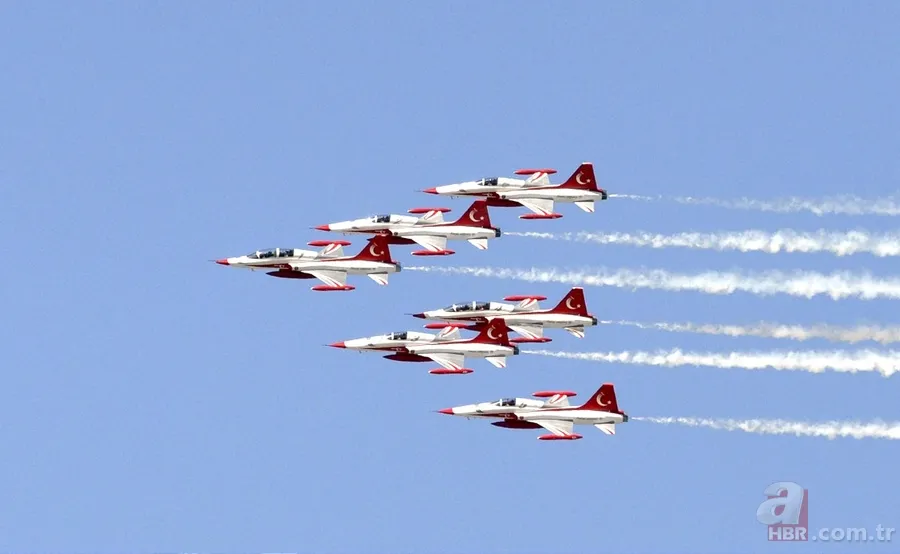 Türk Yıldızları sahada: 9 Eylül İzmir Türk Yıldızları gösterisi saat kaçta ve nerede gerçekleşecek? 2