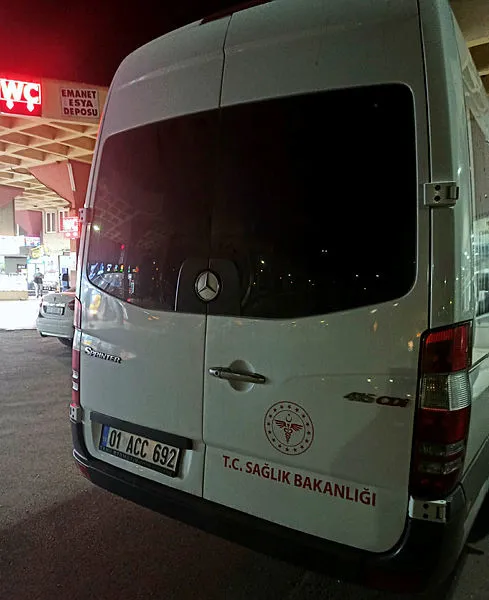 adanada-kisitlamada-uzerine-saglik-bakanligi-yazdirdigi-minibusuyle-yolcu-tasirken-yakalandi-1621587995335.jpg Adana’da kısıtlamada üzerine 'Sağlık Bakanlığı’ yazdırdığı minibüsüyle yolcu taşırken yakalandı - 3