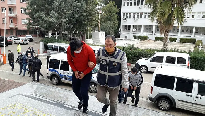 Son dakika: Adana'da bilişim dolandırıcılığı operasyonu: 9 gözaltı - 1