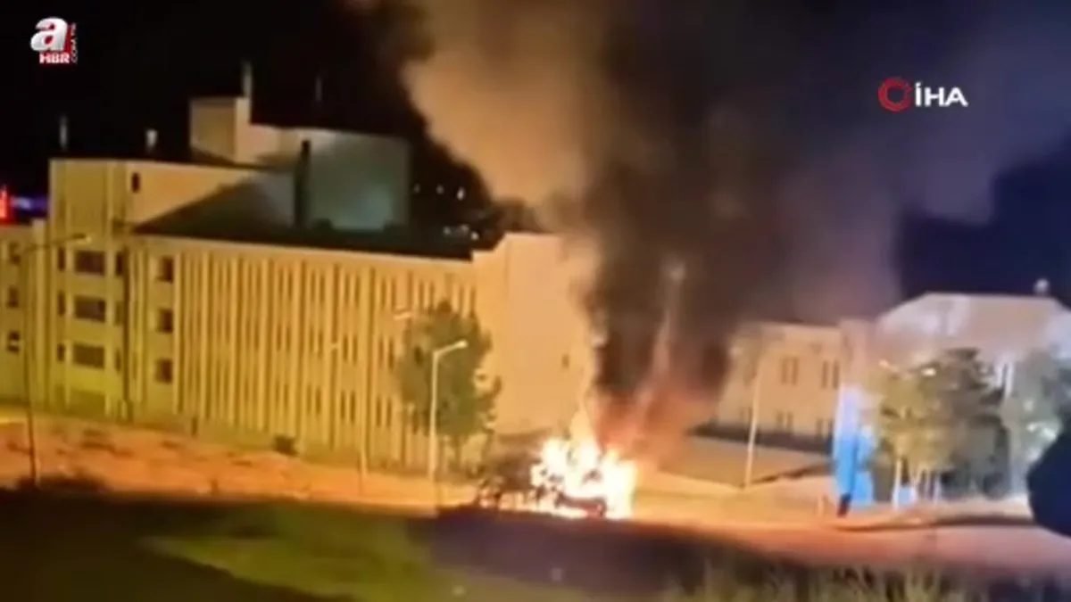 Sinop’ta seyir halindeki otomobil alev alev yandı