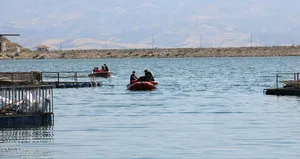 Serinlemek için gölete giren genç boğuldu