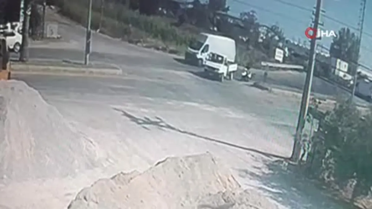 Kamyonet ile otomobil çarpıştı: 1 yaralı
