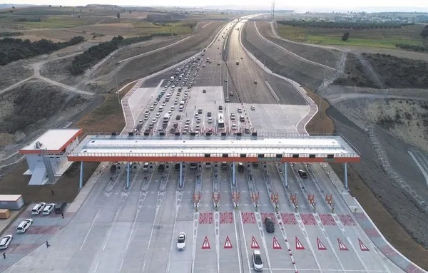 1627273168459.jpg Muhalefetin otoyol ve köprü yalanı çöktü! Taahhüdün üzerinde araç geçti - 8