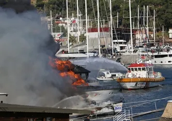 Fethiye'de tekneler alev alev! Ekipler sevk edildi