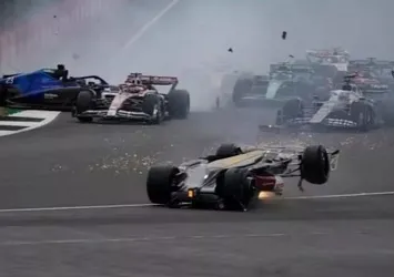 Formula 1 Büyük Britanya Grand Prix'sinde korkunç kaza! Ters dönerek taklalar attı