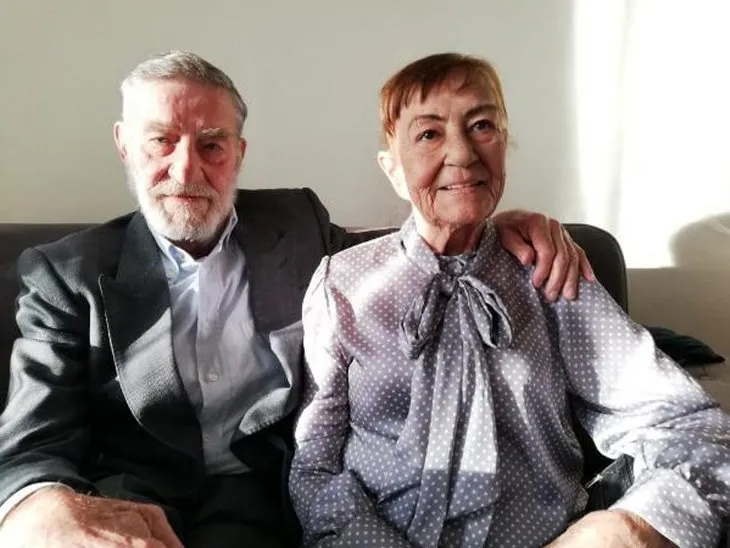 Ahmet Mekin eşi Kumral Şükran Kurteli’yi gözyaşlarıyla son yolculuğuna uğurladı