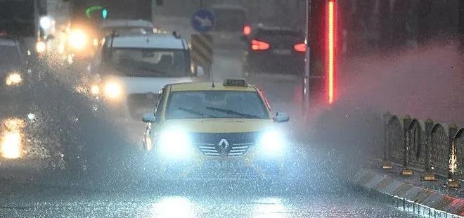 İstanbullular dikkat! Kuvvetli sağanak yağış ve fırtına geliyor! Meteoroloji ve AKOM saat vererek uyardı...