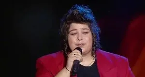 Ferah Zeydan sahneden düştü