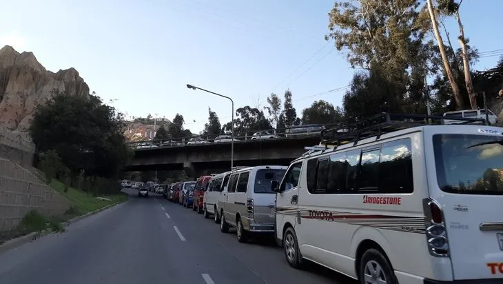 Bolivya'da gıda ve yakıt sıkıntısı! Varlık içinde yokluğa düştüler!