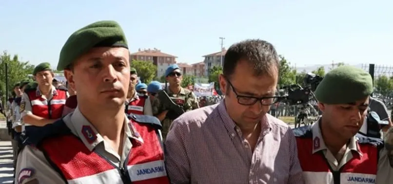 FETÖ'cü hainler şehit yakınlarını tahrik etti! Salonu karıştı...