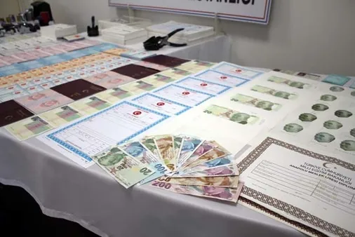 Teröristler için sahte çipli kimlik kartı basmaya hazırlanıyorlardı - 1