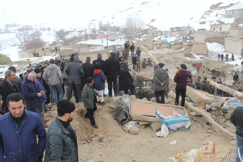Van'daki göçük altından 3 çocuk cesedi çıkartan itfaiyeci konuştu 10