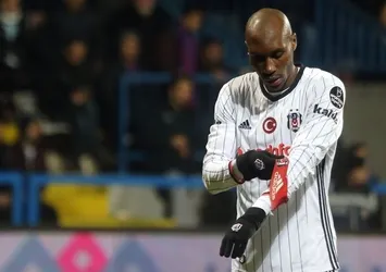 Beşiktaş, Atiba ile uzatıyor...