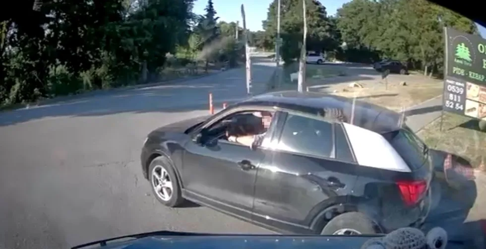 Sakarya'da cumhuriyet savcısı ile minibüs sürücüsü arasında trafikte yaşanan olaya ilişkin soruşturma - 1