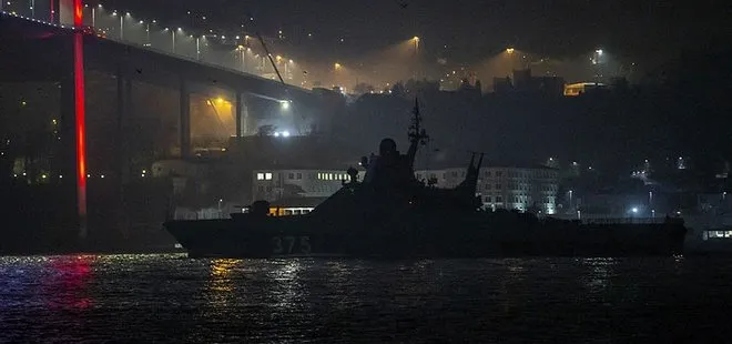 Rus savaş gemisi Karadeniz’e açıldı! İstanbul Boğazı’nda dikkat çeken anlar