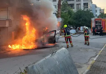 Balıkesir'de araç yangını panik oluşturdu