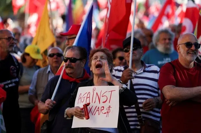 italyada-g7-liderler-zirvesine-gazze-protestosu-yuzlerce-gosterici-sokaga-dokuldu-gazzede-soykirim-dursun-1718475922621.jpeg İtalya'da G7 Liderler Zirvesi'ne Gazze protestosu! Yüzlerce gösterici sokağa döküldü: "Gazze’de soykırım dursun" - 4