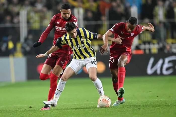 Fenerbahçe yeni golcüsüne kavuştu! Youssef En-Nesyri İstanbul’a geldi...