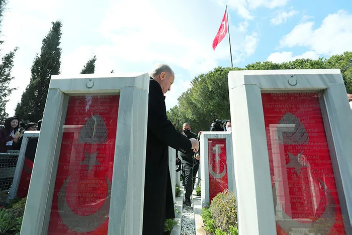 Son dakika: Çanakkale Deniz Zaferi'nin 107'nci yılı! Başkan Erdoğan'dan Şehitler Abidesi'ndeki törende önemli açıklamalar - 7