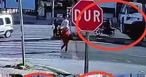 Beton mikseri bir motosikletliyi ezdi