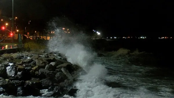 1701232047642.jpg 3 il için turuncu 20 il için sarı kodlu uyarı! Kuvvetli sağanak ve fırtına vurdu! Valilik duyurdu: Can kaybı var... - 6