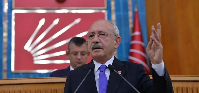 Kumpas ve asansör rantı skandalıyla sarsılan CHP'de kurultaylar kavgayla başladı