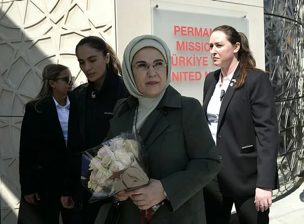 Emine Erdoğan’dan New York’taki Türkevi’ne ziyaret