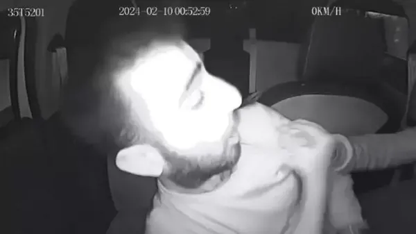 taksiciye-tekme-ve-yumruklu-saldiri-1707666058378.jpeg İzmir'de taksici dehşeti yaşadı! Kadın yolcuyu aracına aldı olanlar oldu: "Yüzümü yumruklayıp..." - 2