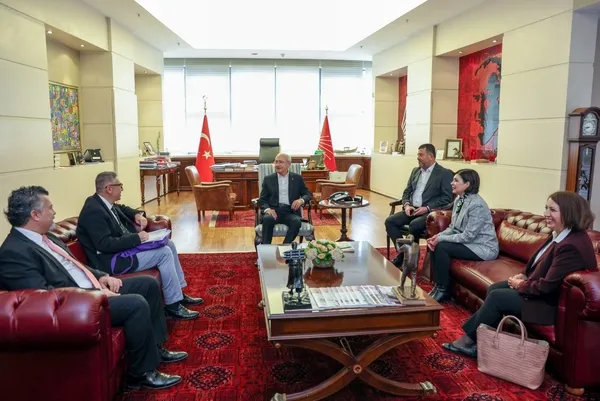 Kılıçdaroğlu TSK’yı hedef alan TTB’nin heyetini makamında ağırladı