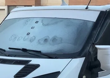 Yüksekova'da araçların camları buz tuttu